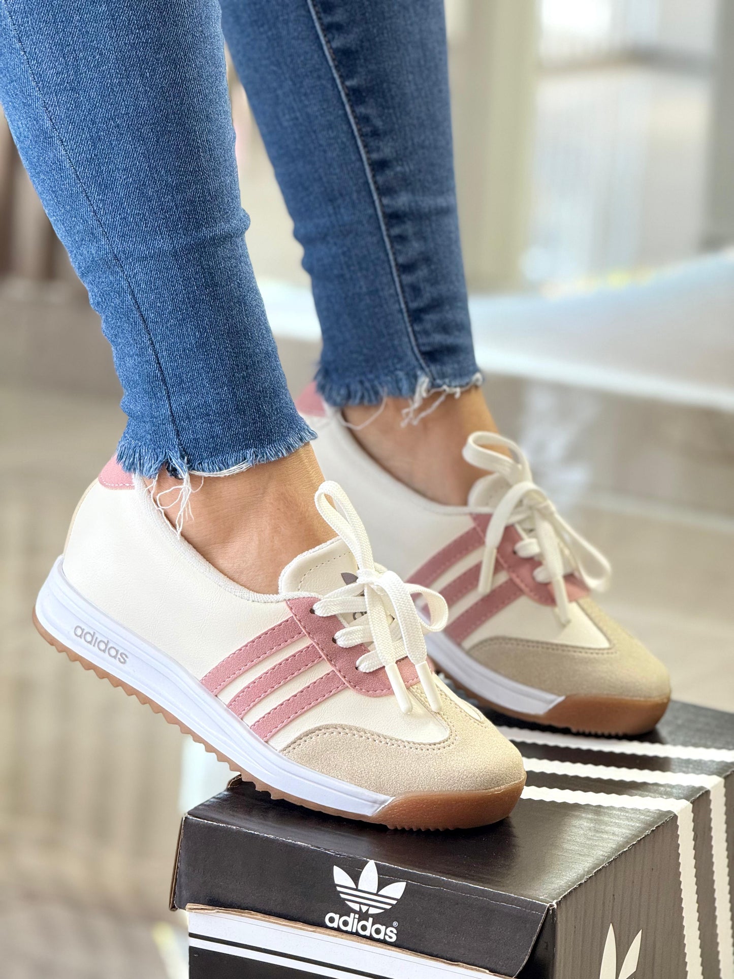 TENIS ADIDAS RETRO V2