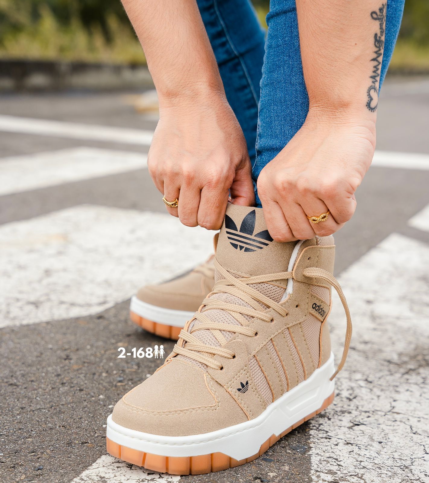BOTA ADIDAS BEIGE