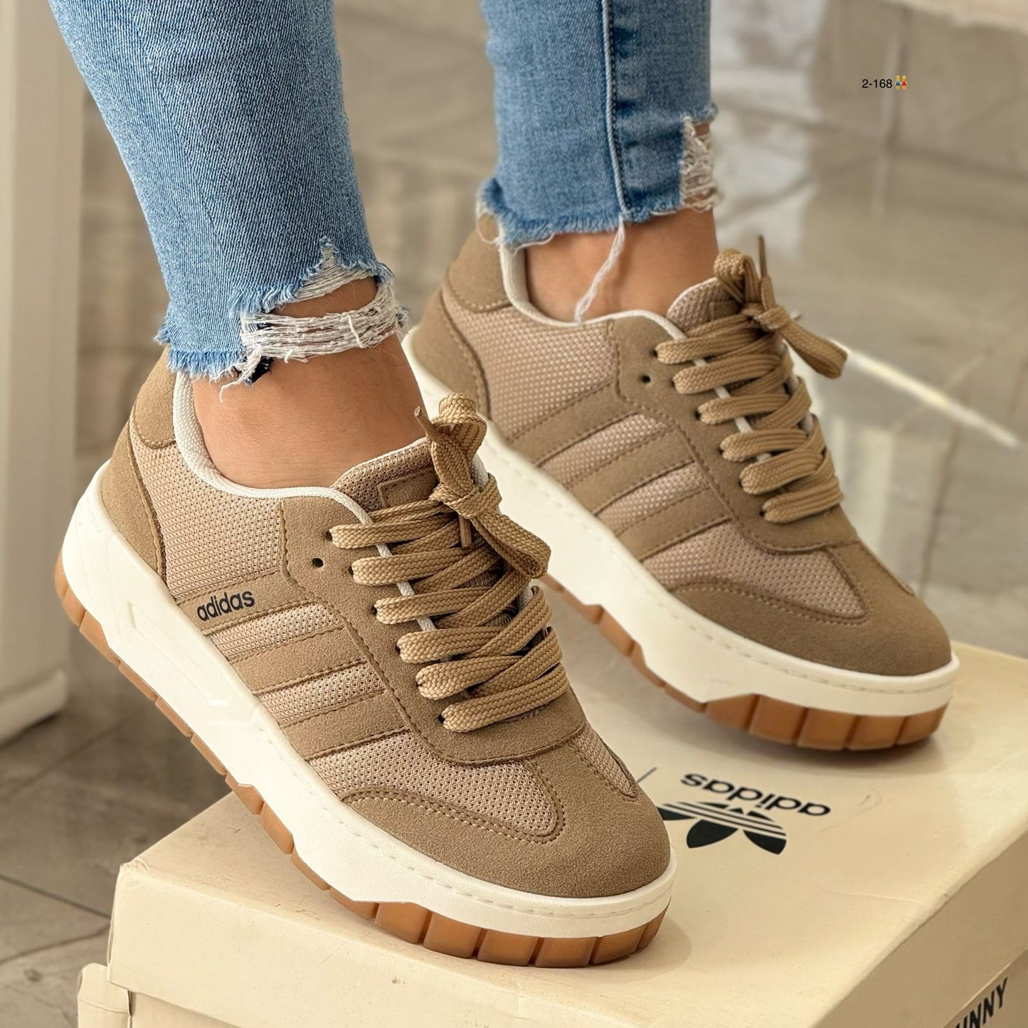 TENIS ADIDAS PLATFORM V1